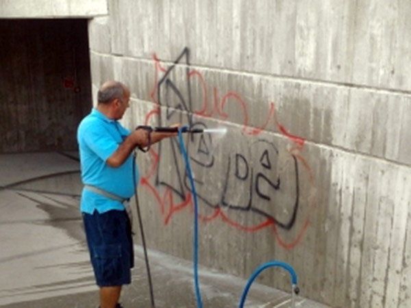 Idrosabbiatura-per-rimozione-graffiti-da-facciate-parma